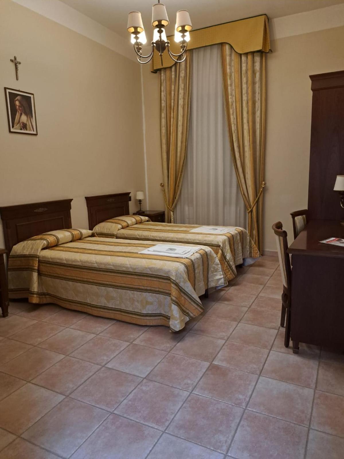 Casapaceebene Hotel San Giovanni Rotondo Luaran gambar